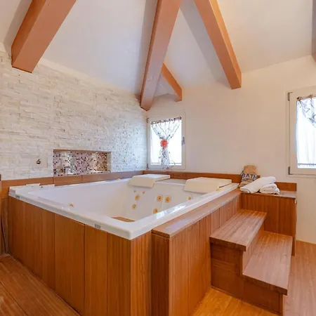 Luxury Penthouse With Lagoon View Terrace And Jacuzzi Burano